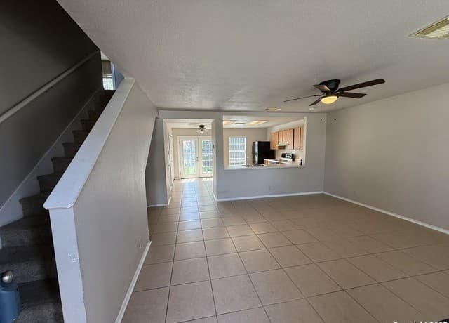 4-bedroom rental at 7942 Ruby in San Antonio, TX — photo 5