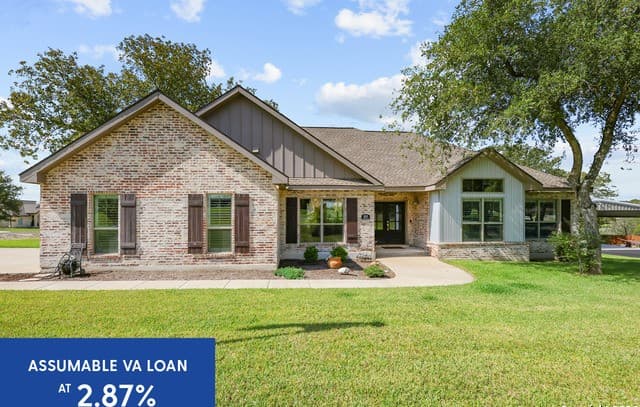 4-bedroom rental at 100 W Ashton in Floresville, TX — photo 1
