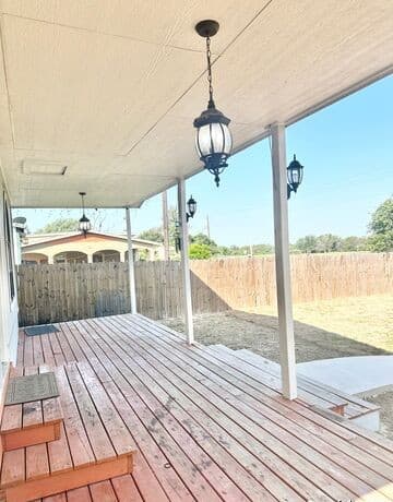 3-bedroom rental at 511 5th in Natalia, TX — photo 2