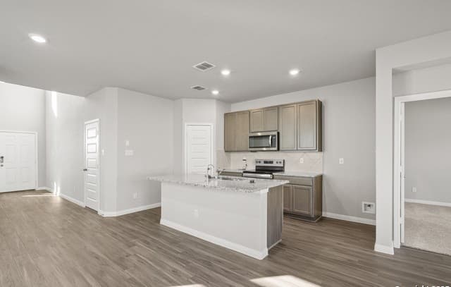 4-bedroom rental at 10310 Liberty Grove in San Antonio, TX — photo 4