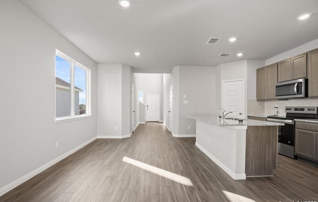 4-bedroom rental at 10310 Liberty Grove in San Antonio, TX — photo 5