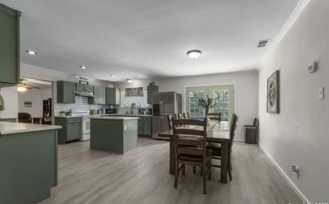 Home for sale at 101 Furlong Dr in Universal City, TX — photo 3