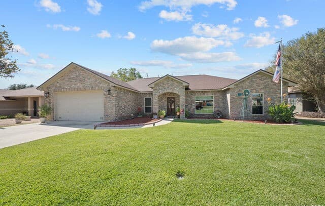 3-bedroom rental at 313 Yorktown in Pleasanton, TX — photo 1