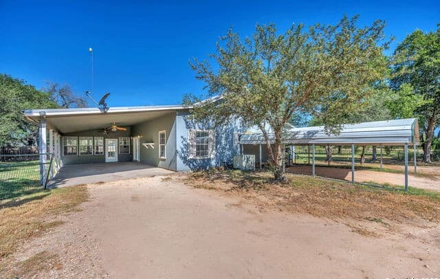 rental at 3557 Fm 1346 in La Vernia, TX — photo 2