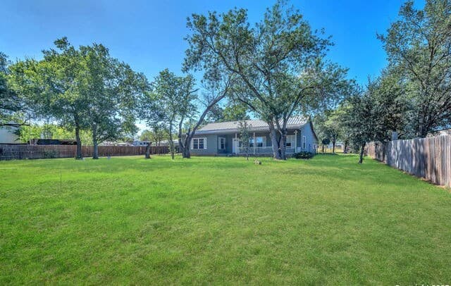 rental at 3557 Fm 1346 in La Vernia, TX — photo 4