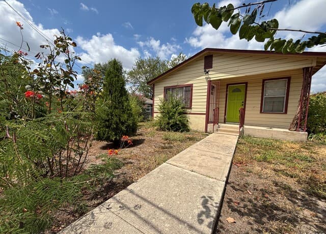 2-bedroom rental at 147 Wainwright in San Antonio, TX — photo 3