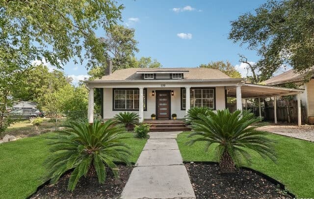 3-bedroom rental at 1119 W Huisache in San Antonio, TX — photo 1