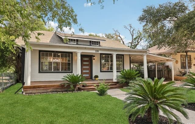 3-bedroom rental at 1119 W Huisache in San Antonio, TX — photo 3