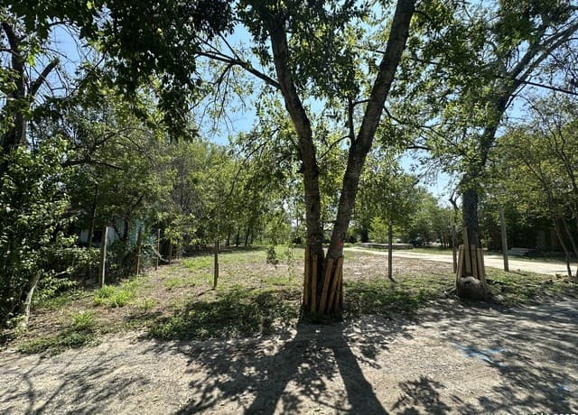 rental at 1910 Lennon in San Antonio, TX — photo 2