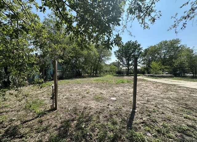 rental at 1910 Lennon in San Antonio, TX — photo 3