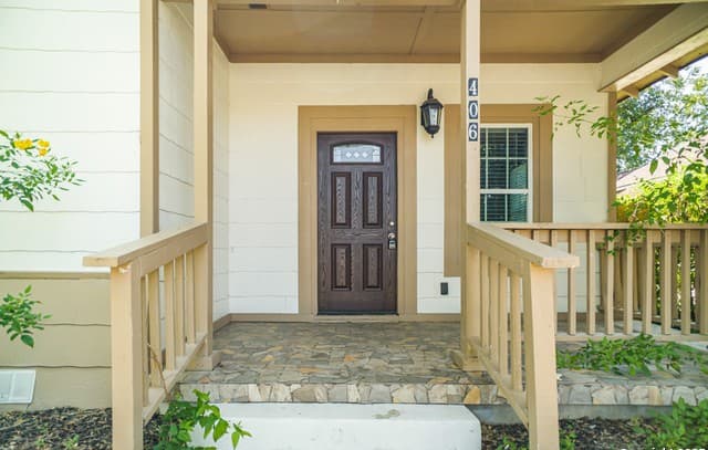 3-bedroom rental at 406 Gulf in San Antonio, TX — photo 4