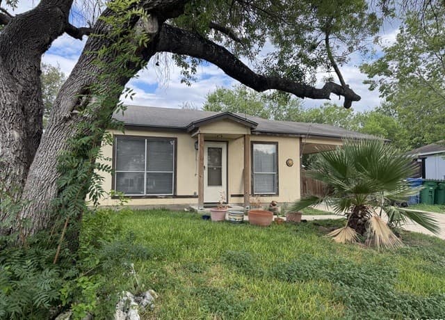 3-bedroom rental at 302 Glenbrook in San Antonio, TX — photo 1
