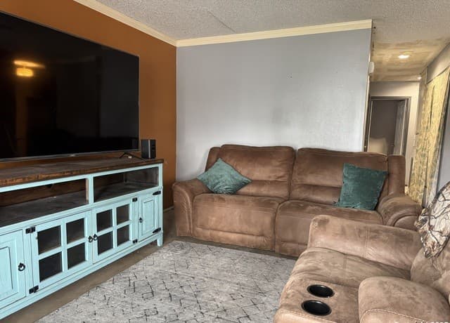 3-bedroom rental at 302 Glenbrook in San Antonio, TX — photo 3