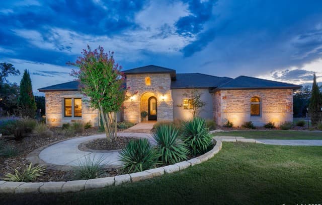 8-bedroom rental at 74 Swede Springs in Boerne, TX — photo 4