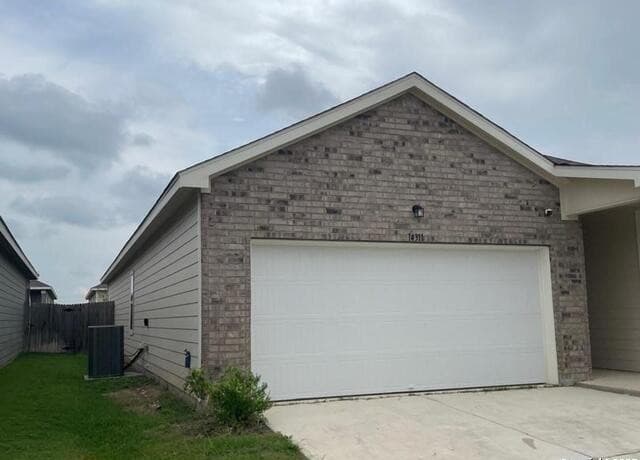 4-bedroom rental at 14311 Gila Crossing in San Antonio, TX — photo 2