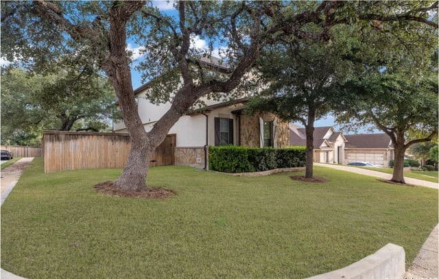4-bedroom rental at 1219 Ashbury Bay in San Antonio, TX — photo 3