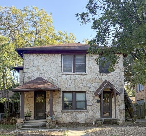 rental at 210 E Lullwood Ave in San Antonio, TX — photo 1