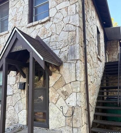 rental at 210 E Lullwood Ave in San Antonio, TX — photo 3