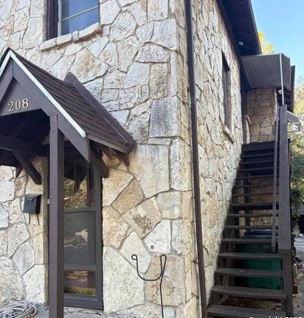 rental at 210 E Lullwood Ave in San Antonio, TX — photo 4