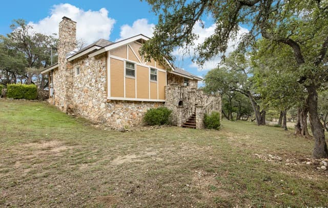 2-bedroom rental at 1414 Desert Gold in Boerne, TX — photo 2