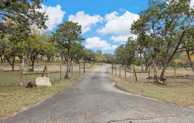 2-bedroom rental at 1414 Desert Gold in Boerne, TX — photo 3