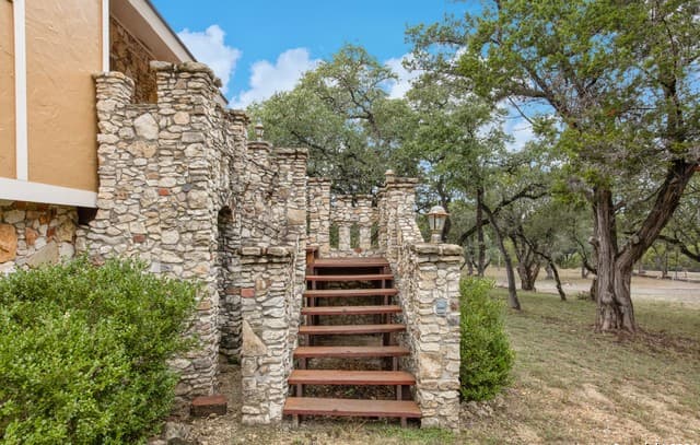 2-bedroom rental at 1414 Desert Gold in Boerne, TX — photo 4