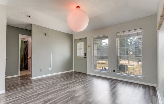 2-bedroom rental at 221 Sharer in San Antonio, TX — photo 4