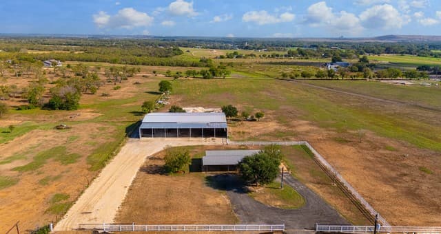3-bedroom rental at 15285 Skaggs in Atascosa, TX — photo 5