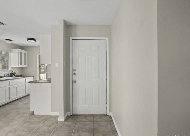 2-bedroom rental at 7306 Brandyridge in San Antonio, TX — photo 2