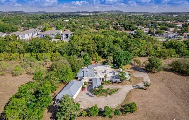 5-bedroom rental at 901 River Rd in Boerne, TX — photo 1