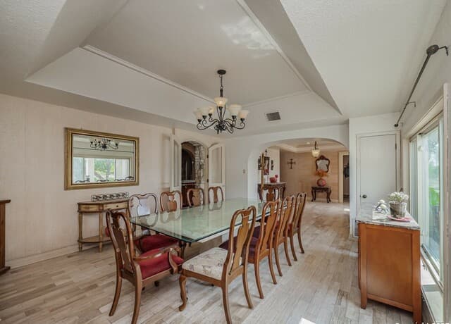 5-bedroom rental at 901 River Rd in Boerne, TX — photo 3