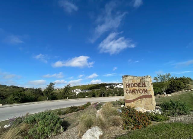 rental at 619 Winding Ravine in San Antonio, TX — photo 2