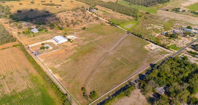 rental at 11706 Kinney Rd in Atascosa, TX — photo 5