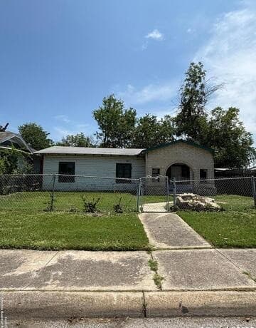 4-bedroom rental at 2918 Vera Cruz in San Antonio, TX — photo 1