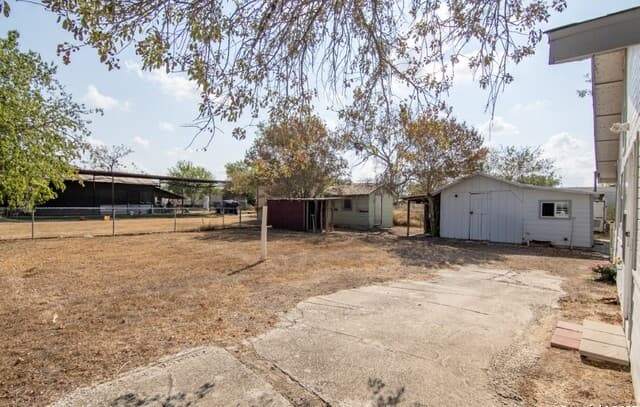 2-bedroom rental at 116 Matlock in Poth, TX — photo 3