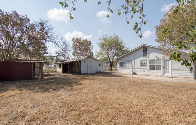 2-bedroom rental at 116 Matlock in Poth, TX — photo 4