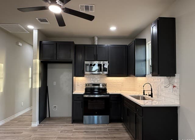 rental at 3274 N Ih 35 in Natalia, TX — photo 5