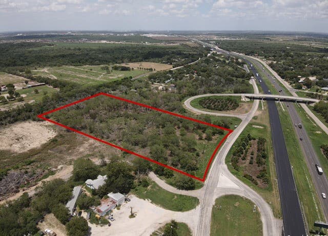 rental at 13901 Interstate 35 S in Von Ormy, TX — photo 1