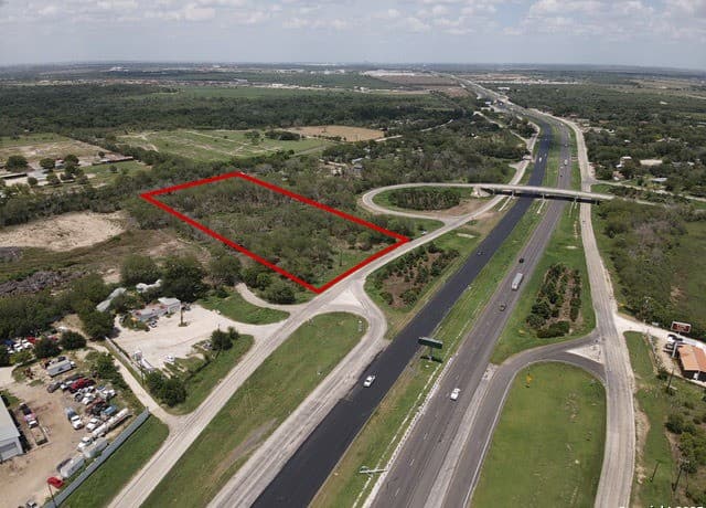 rental at 13901 Interstate 35 S in Von Ormy, TX — photo 3