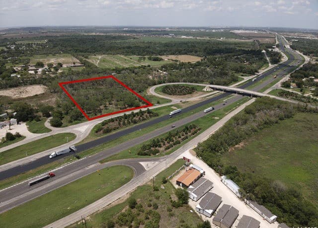 rental at 13901 Interstate 35 S in Von Ormy, TX — photo 4