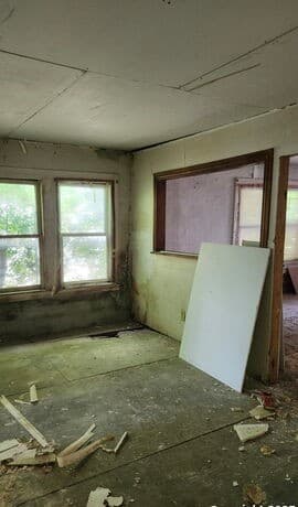2-bedroom rental at 365 N San Gabriel Ave in San Antonio, TX — photo 5