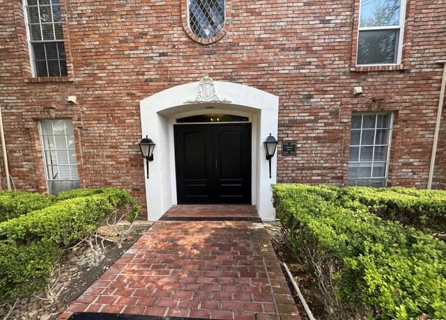 3-bedroom rental at 7500 Callaghan Unit APT 254 in San Antonio, TX — photo 1