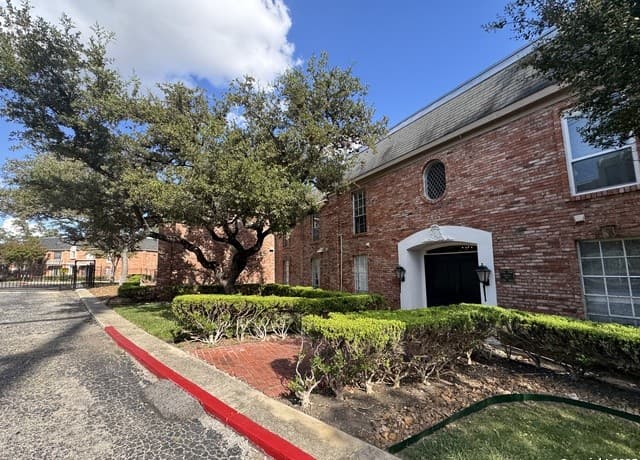 3-bedroom rental at 7500 Callaghan Unit APT 254 in San Antonio, TX — photo 3