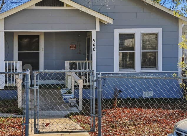 2-bedroom rental at 108 Vine Unit 101 in San Antonio, TX — photo 4