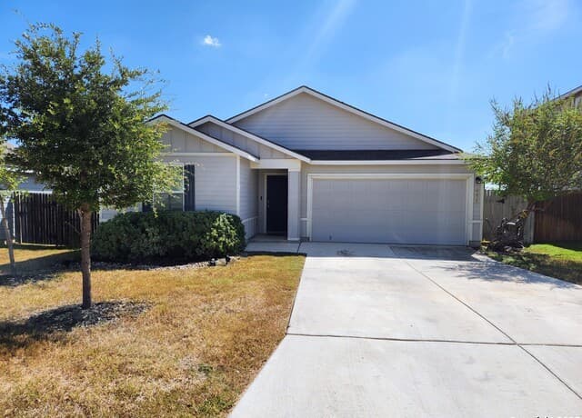3-bedroom rental at 6420 Legato Curve in San Antonio, TX — photo 2