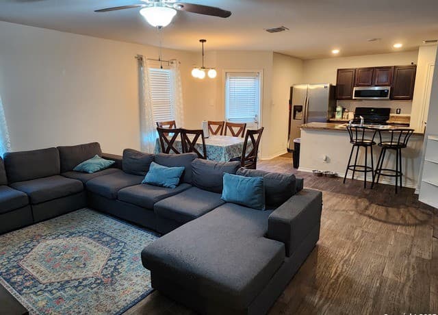 3-bedroom rental at 6420 Legato Curve in San Antonio, TX — photo 4