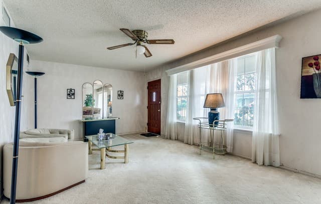 4-bedroom rental at 359 Kate Schenck in San Antonio, TX — photo 4