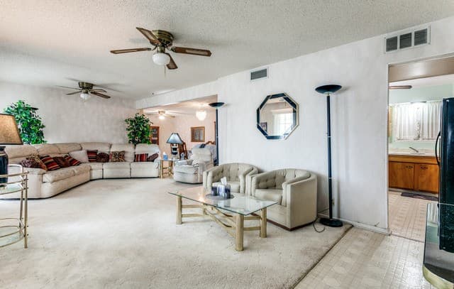 4-bedroom rental at 359 Kate Schenck in San Antonio, TX — photo 5