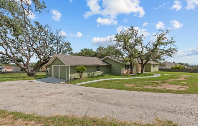 Home for sale at 224 W Lower Crabapple in Fredericksburg, TX — photo 3