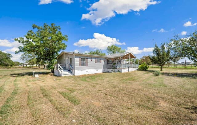 3-bedroom rental at 8489 Elmendorf Lavernia in Elmendorf, TX — photo 2